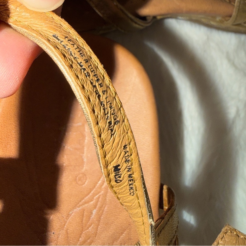 Born Metallic Gold Leather Sandals Made in Mexico Comfort Shoes size 9/40 1/2 - Picture 3 of 4